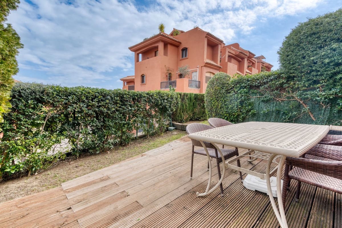 2 bedroom Apartment for sale in Estepona with pool garage - € 359,000 (Ref: 8816605)