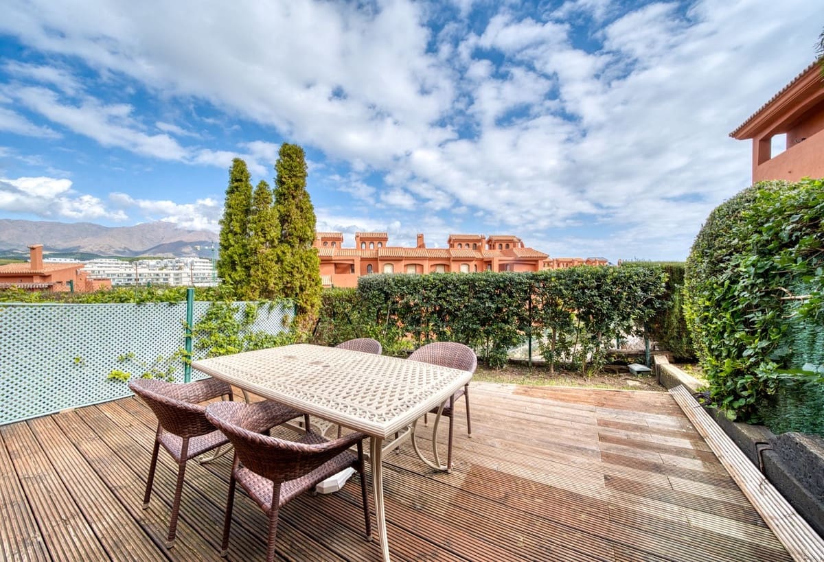 2 bedroom Apartment for sale in Estepona with pool garage - € 359,000 (Ref: 8816605)