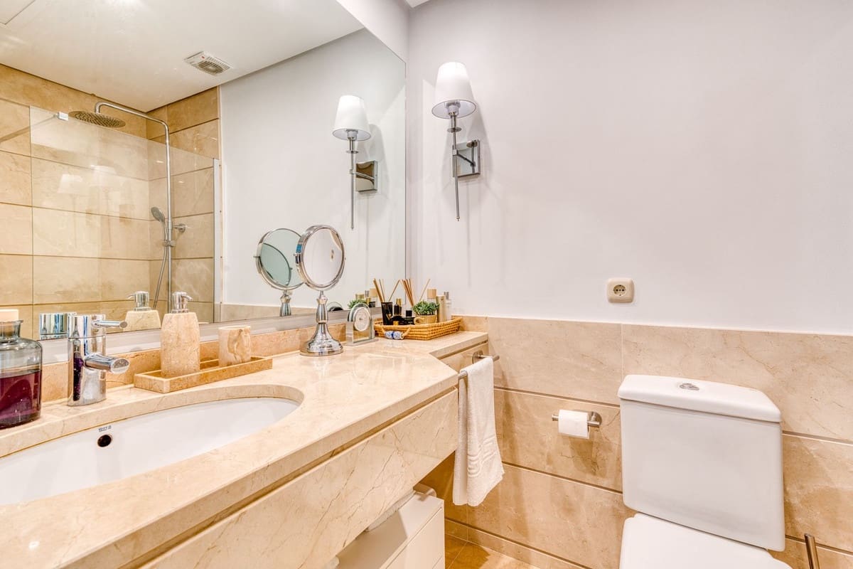 3 sypialnia Apartament na sprzedaż w Casares z basenem garażem - 625 000 € (Ref: 8816728)