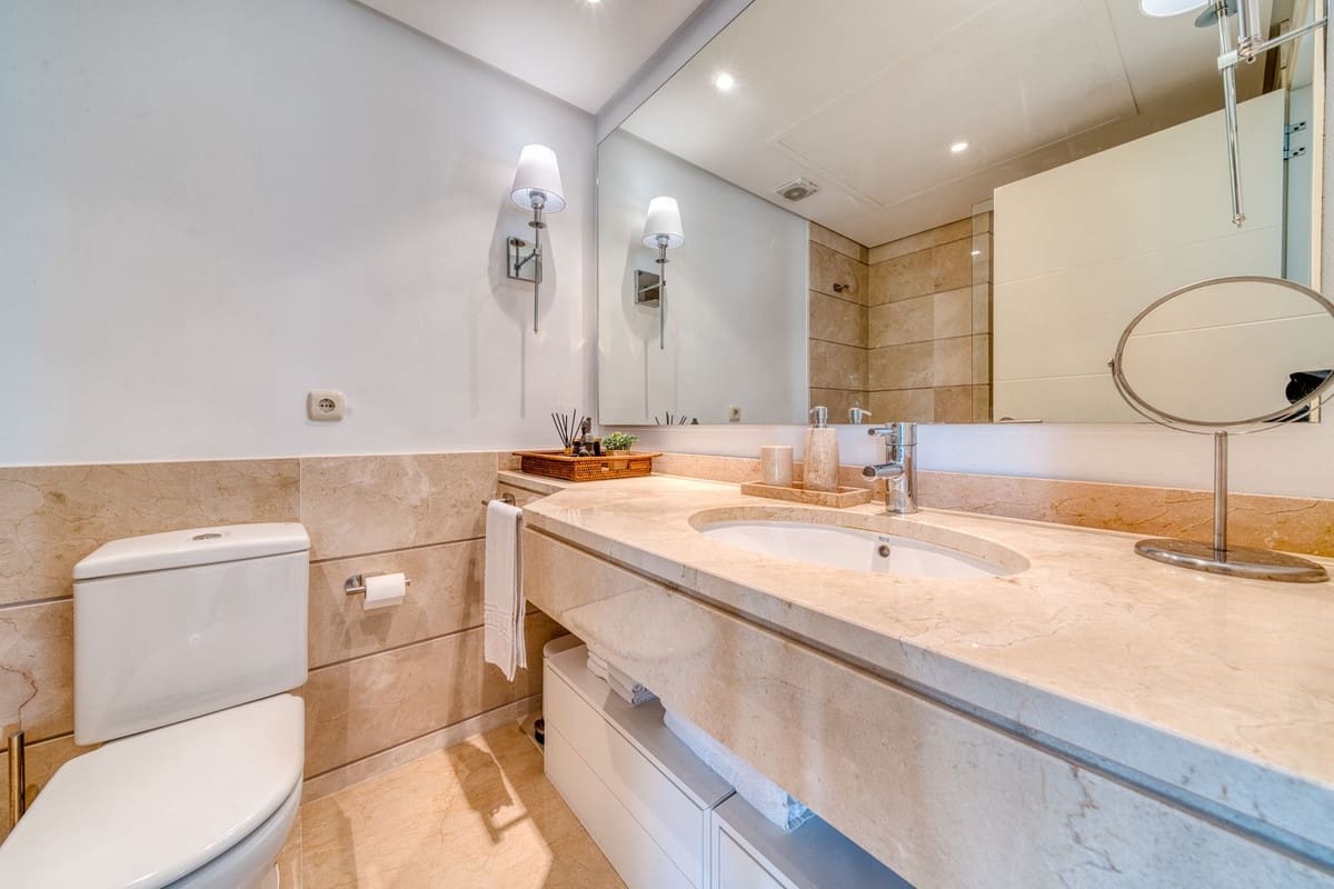 3 sypialnia Apartament na sprzedaż w Casares z basenem garażem - 625 000 € (Ref: 8816728)