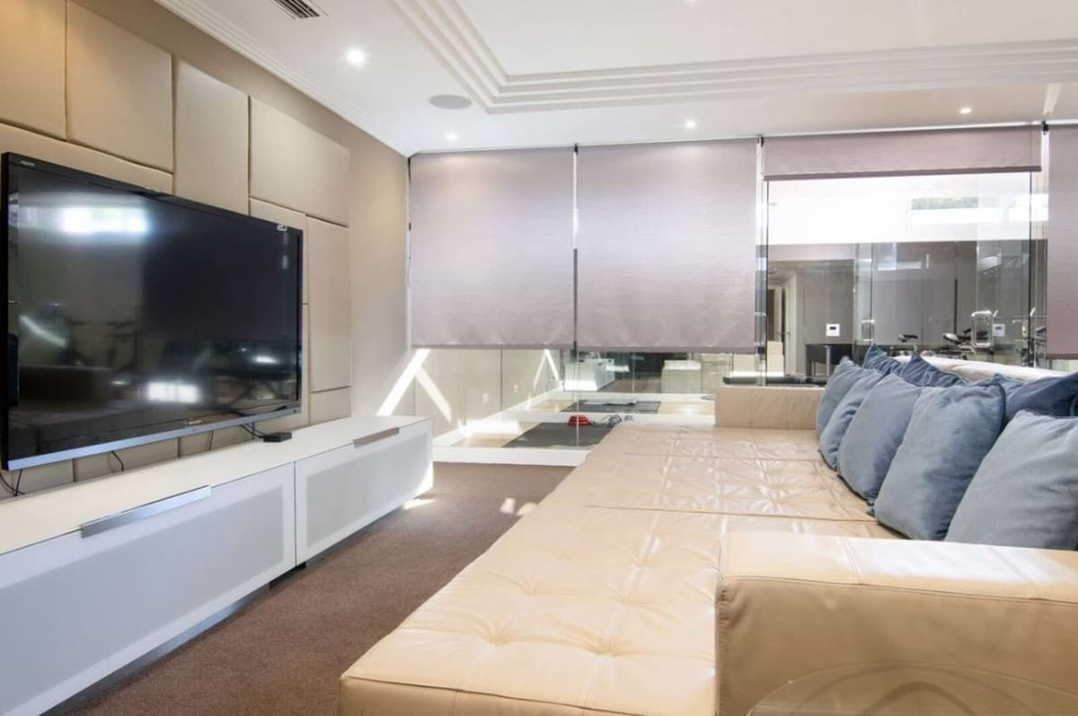 Chalet de 5 habitaciones en Nueva Andalucia en venta con piscina garaje - 3.295.000 € (Ref: 8823971)