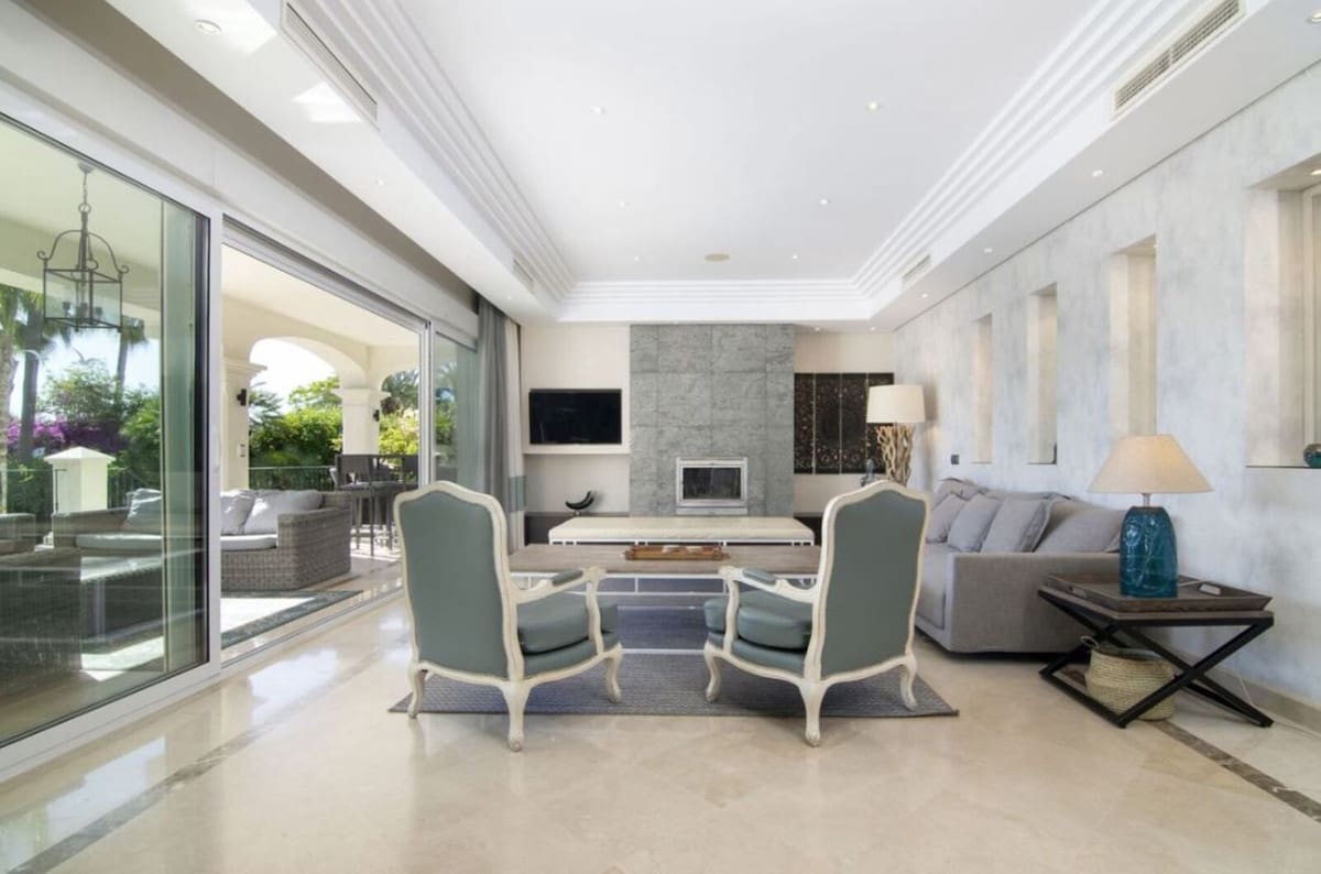 Chalet de 5 habitaciones en Nueva Andalucia en venta con piscina garaje - 3.295.000 € (Ref: 8823971)