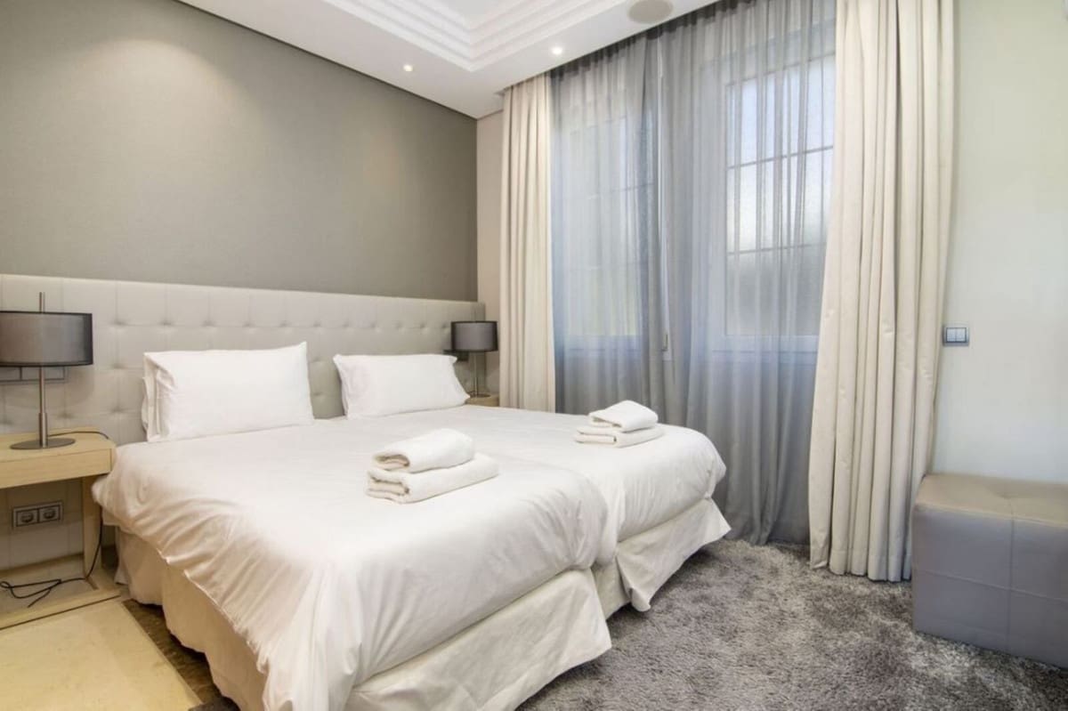 Chalet de 5 habitaciones en Nueva Andalucia en venta con piscina garaje - 3.295.000 € (Ref: 8823971)