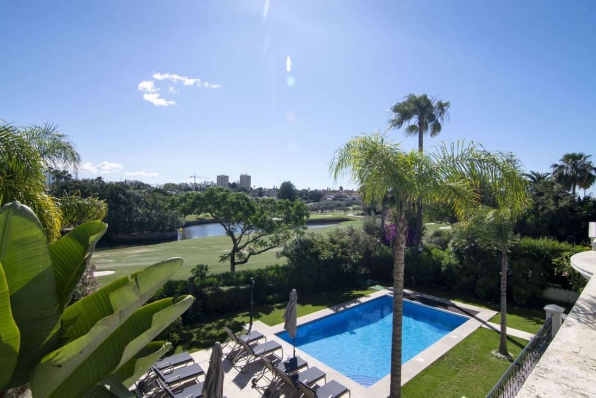 Chalet de 5 habitaciones en Nueva Andalucia en venta con piscina garaje - 3.295.000 € (Ref: 8823971)