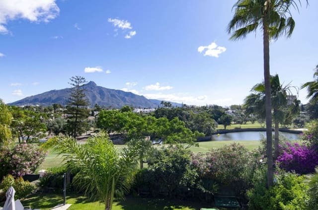 Chalet de 5 habitaciones en Nueva Andalucia, Marbella en venta con piscina garaje - 3.295.000 € (Ref: 8823971)