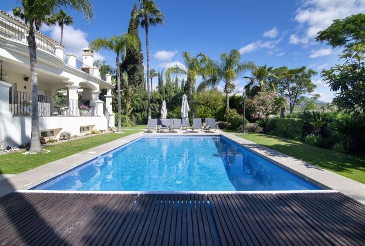 Chalet de 5 habitaciones en Nueva Andalucia en venta con piscina garaje - 3.295.000 € (Ref: 8823971)