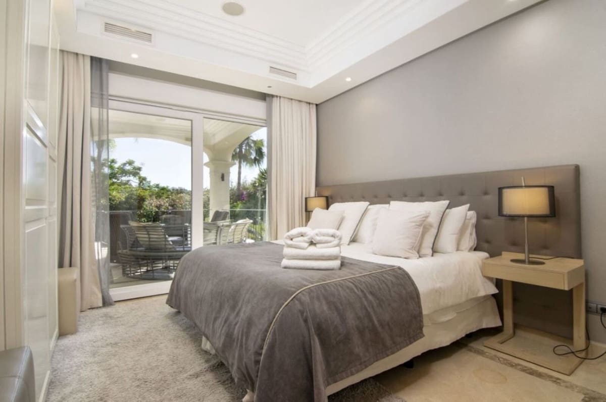 5 bedroom Villa for sale in Nueva Andalucia with pool garage - € 3,295,000 (Ref: 8823971)