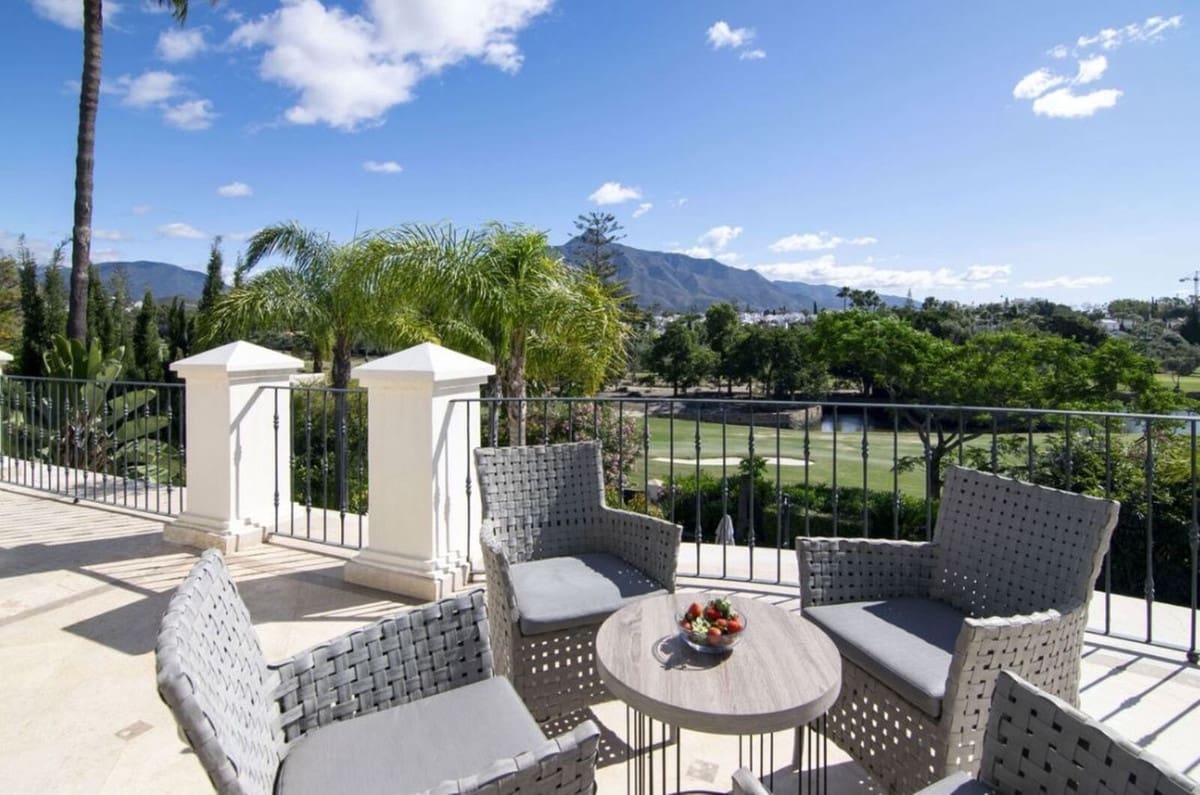 5 bedroom Villa for sale in Nueva Andalucia with pool garage - € 3,295,000 (Ref: 8823971)