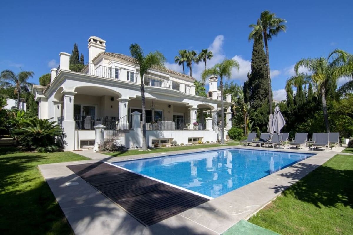5 bedroom Villa for sale in Nueva Andalucia with pool garage - € 3,295,000 (Ref: 8823971)
