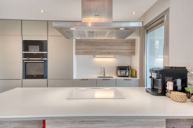 Apartamento de 3 habitaciones en Benahavís en venta con piscina garaje - 649.000 € (Ref: 8826536)