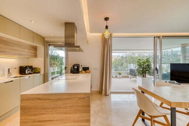 Apartamento de 3 habitaciones en Benahavís en venta con piscina garaje - 649.000 € (Ref: 8826536)