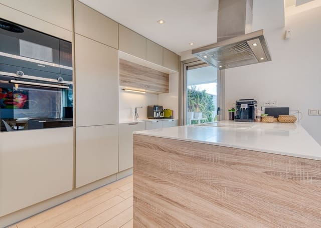 Apartamento de 3 habitaciones en Benahavís en venta con piscina garaje - 649.000 € (Ref: 8826536)