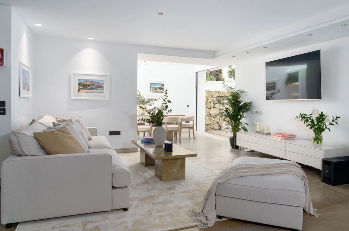 Chalet de 6 habitaciones en Marbella en venta con piscina garaje - 2.495.000 € (Ref: 8837526)