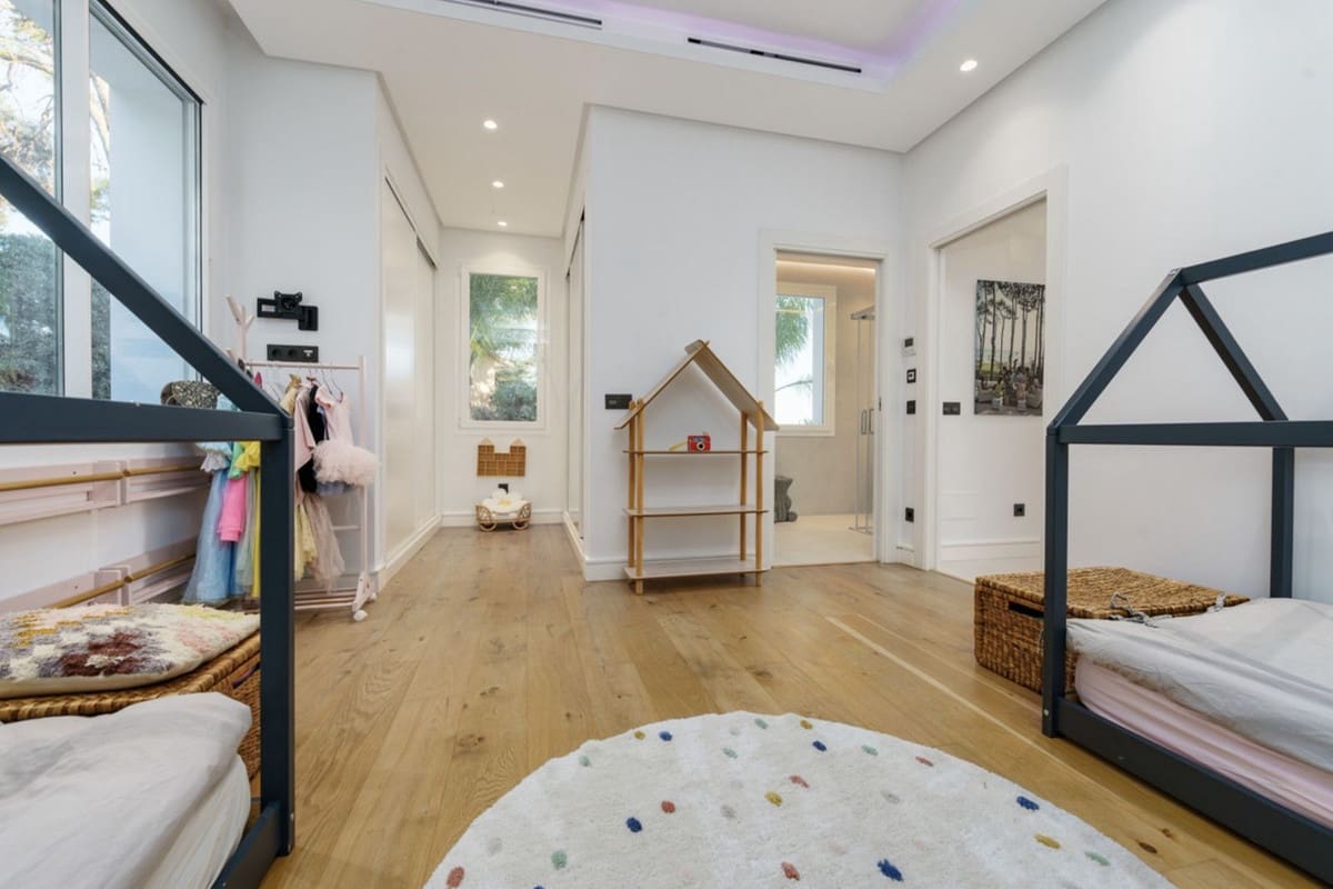 Chalet de 6 habitaciones en Marbella en venta con piscina garaje - 2.495.000 € (Ref: 8837526)