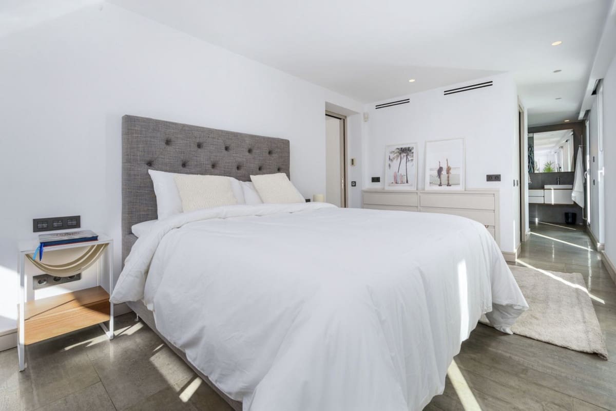 6 sypialnia Willa na sprzedaż w Marbella z basenem garażem - 2 495 000 € (Ref: 8837526)