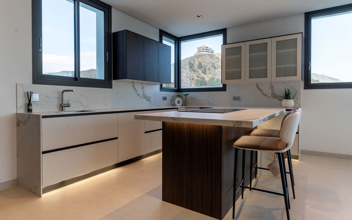 6 bedroom Villa for sale in La Quinta with pool garage - € 4,695,000 (Ref: 8840330)