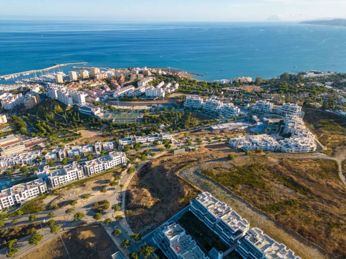 2 bedroom Apartment for sale in Estepona with pool garage - € 702,000 (Ref: 8840332)