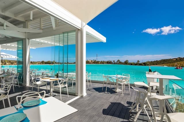 Apartamento de 2 habitaciones en Bahia de Casares, Casares en venta con piscina garaje - 390.000 € (Ref: 8850403)