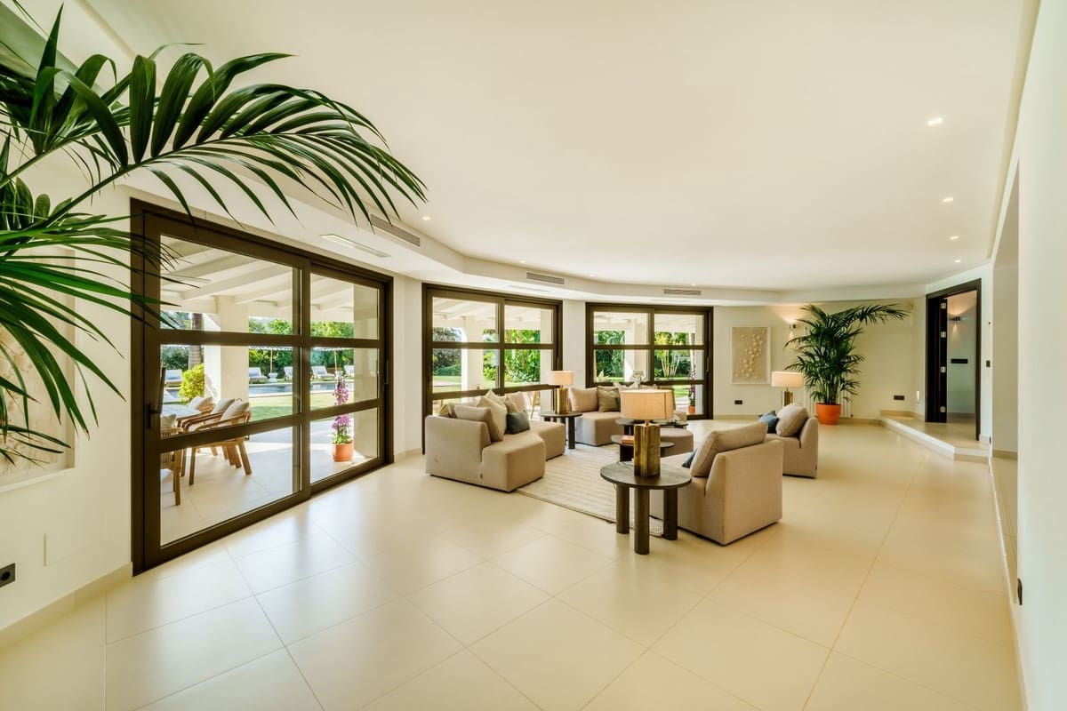 5 bedroom Villa for sale in Nueva Andalucia with pool garage - € 7,500,000 (Ref: 8853092)