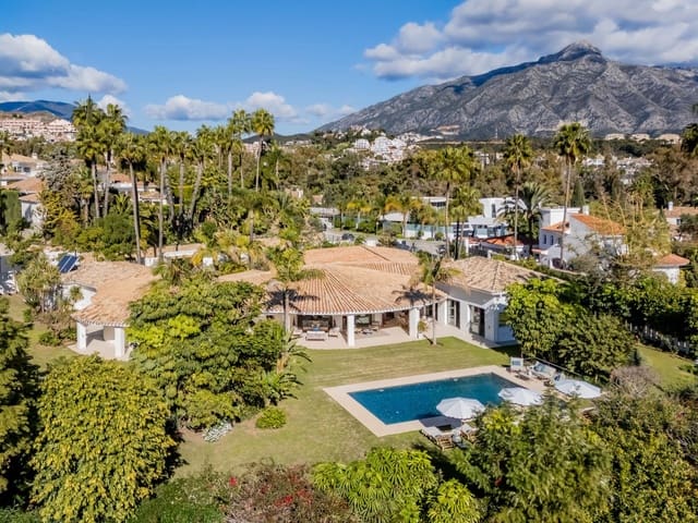 5 bedroom Villa for sale in Nueva Andalucia, Marbella with pool garage - € 7,500,000 (Ref: 8853092)