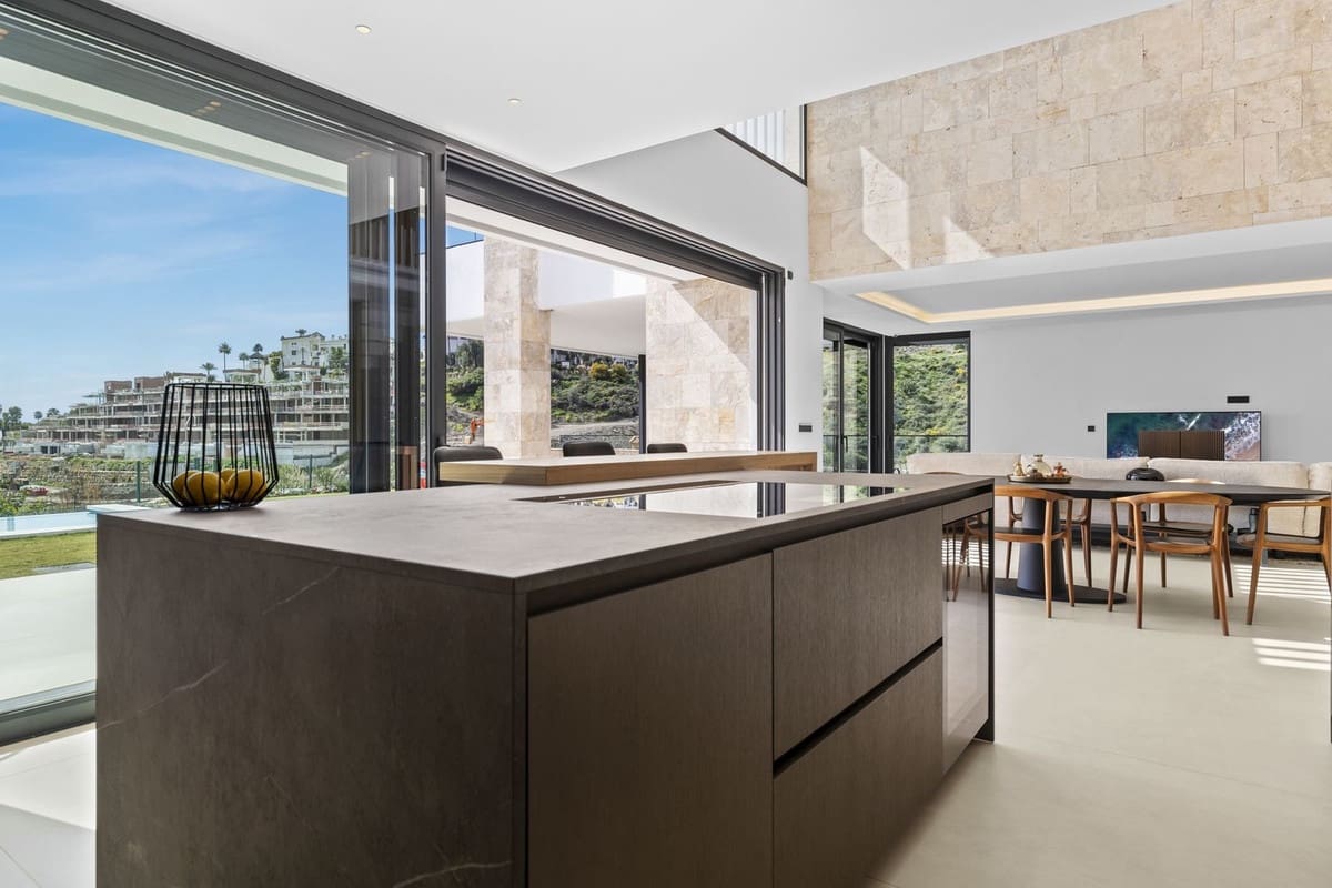 4 bedroom Villa for sale in Benahavis with pool garage - € 3,485,000 (Ref: 8863468)