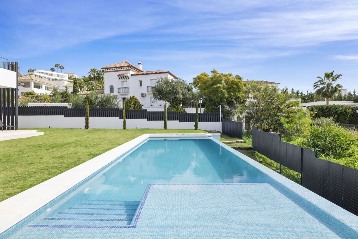 4 bedroom Villa for sale in Benahavis with pool garage - € 3,485,000 (Ref: 8863468)