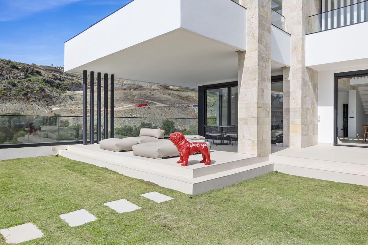 4 bedroom Villa for sale in Benahavis with pool garage - € 3,485,000 (Ref: 8863468)