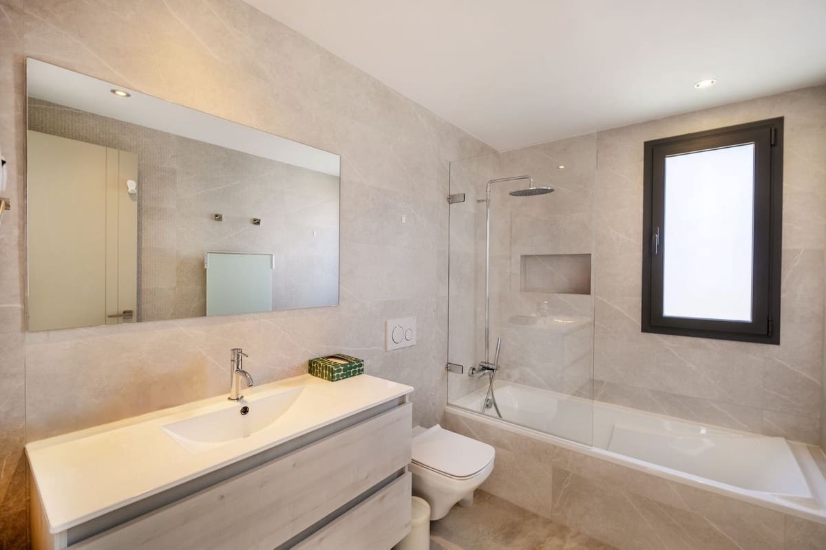 5 bedroom Villa for sale in Golden Mile with pool - € 2,550,000 (Ref: 8863469)