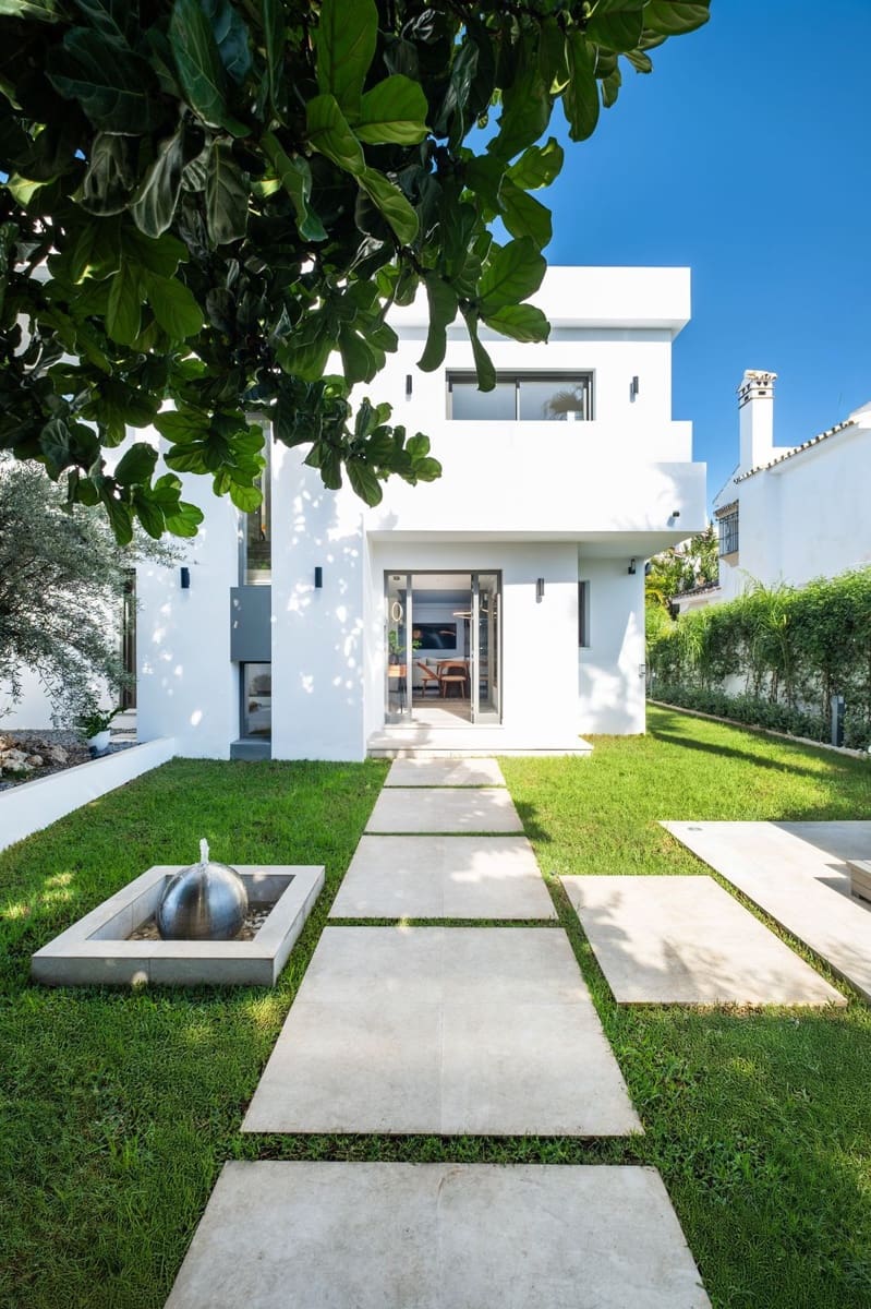 5 bedroom Villa for sale in Golden Mile with pool - € 2,550,000 (Ref: 8863469)