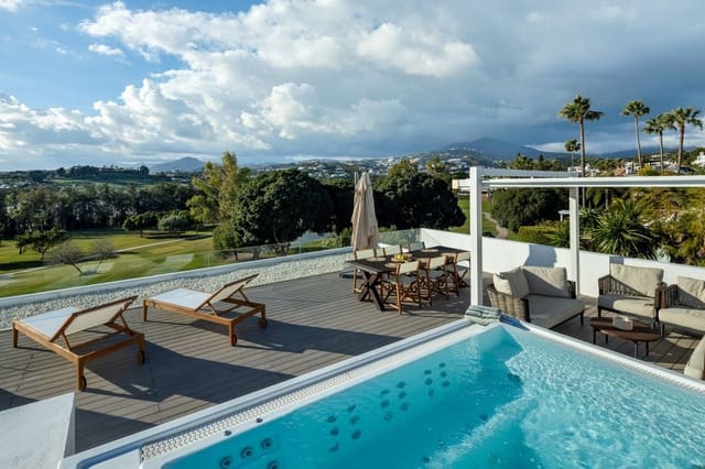 6 makuuhuone Huvila myytävänä paikassa Nueva Andalucia, Marbella mukana uima-altaan 
autotalli - 4 500 000 € (Ref: 8880576)