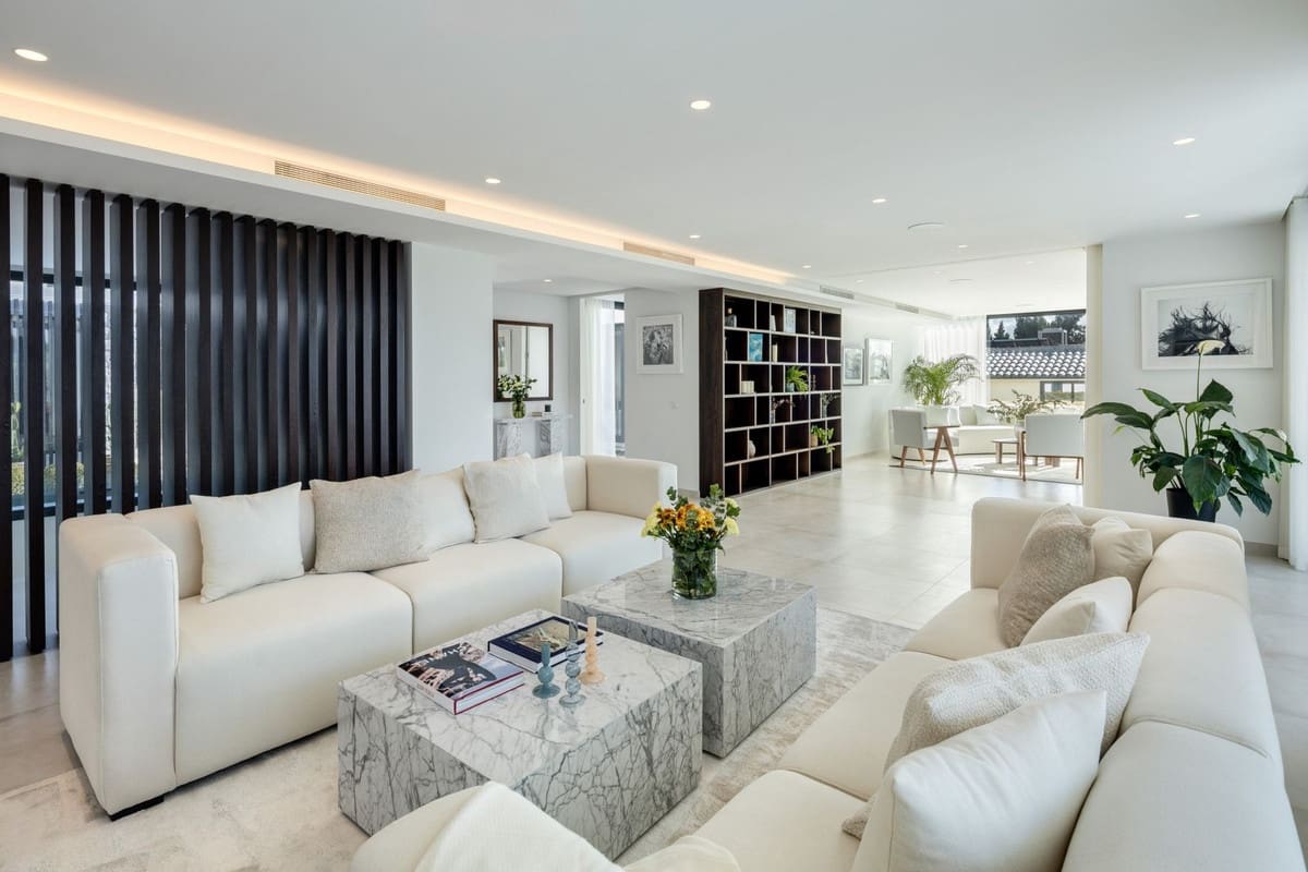 6 bedroom Villa for sale in Nueva Andalucia with pool garage - € 4,500,000 (Ref: 8880576)