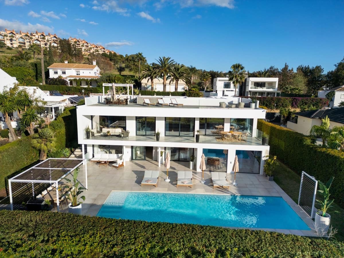 6 bedroom Villa for sale in Nueva Andalucia with pool garage - € 4,500,000 (Ref: 8880576)