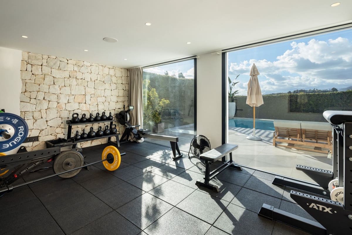 6 bedroom Villa for sale in Nueva Andalucia with pool garage - € 4,500,000 (Ref: 8880576)