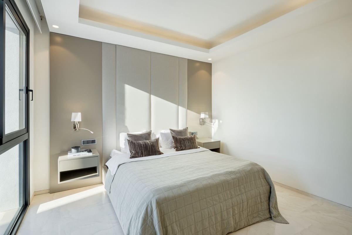 5 bedroom Villa for sale in Golden Mile with pool garage - € 4,995,000 (Ref: 8880757)