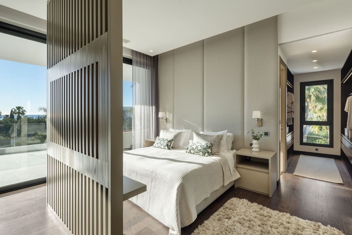 5 bedroom Villa for sale in Golden Mile with pool garage - € 4,995,000 (Ref: 8880757)