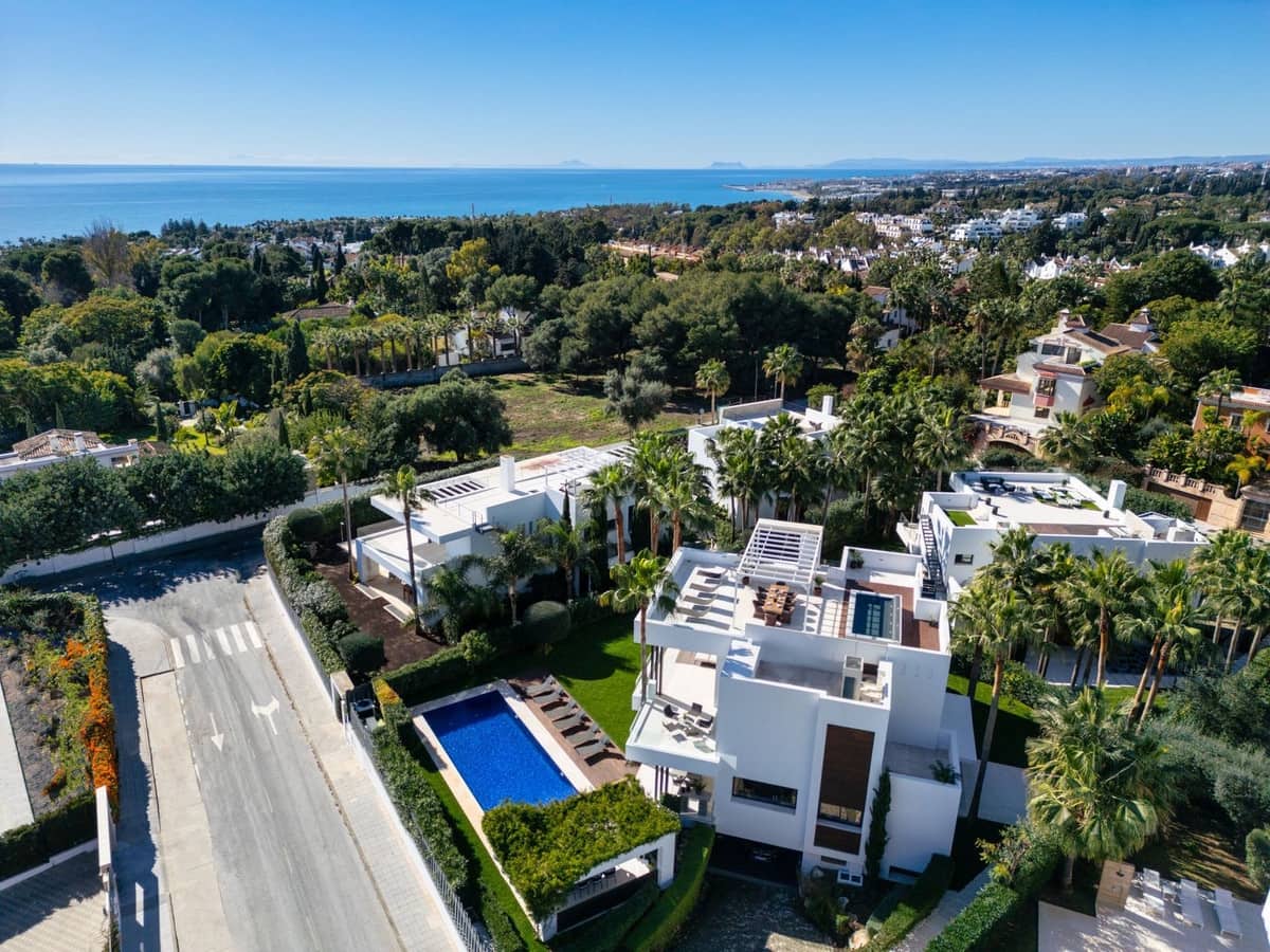 5 bedroom Villa for sale in Golden Mile with pool garage - € 4,995,000 (Ref: 8880757)