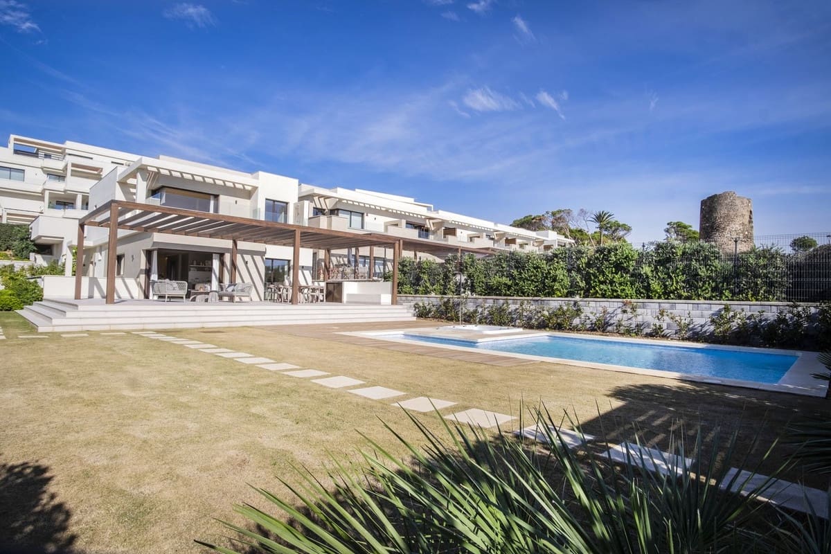 4 bedroom Villa for sale in New Golden Mile with pool garage - € 4,500,000 (Ref: 8884785)