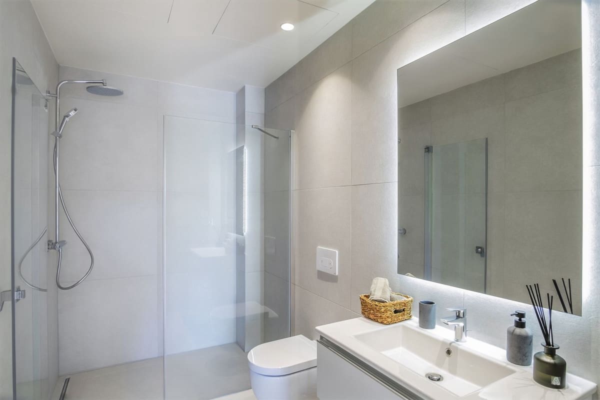 4 makuuhuone Huvila myytävänä paikassa New Golden Mile mukana uima-altaan 
autotalli - 4 500 000 € (Ref: 8884785)