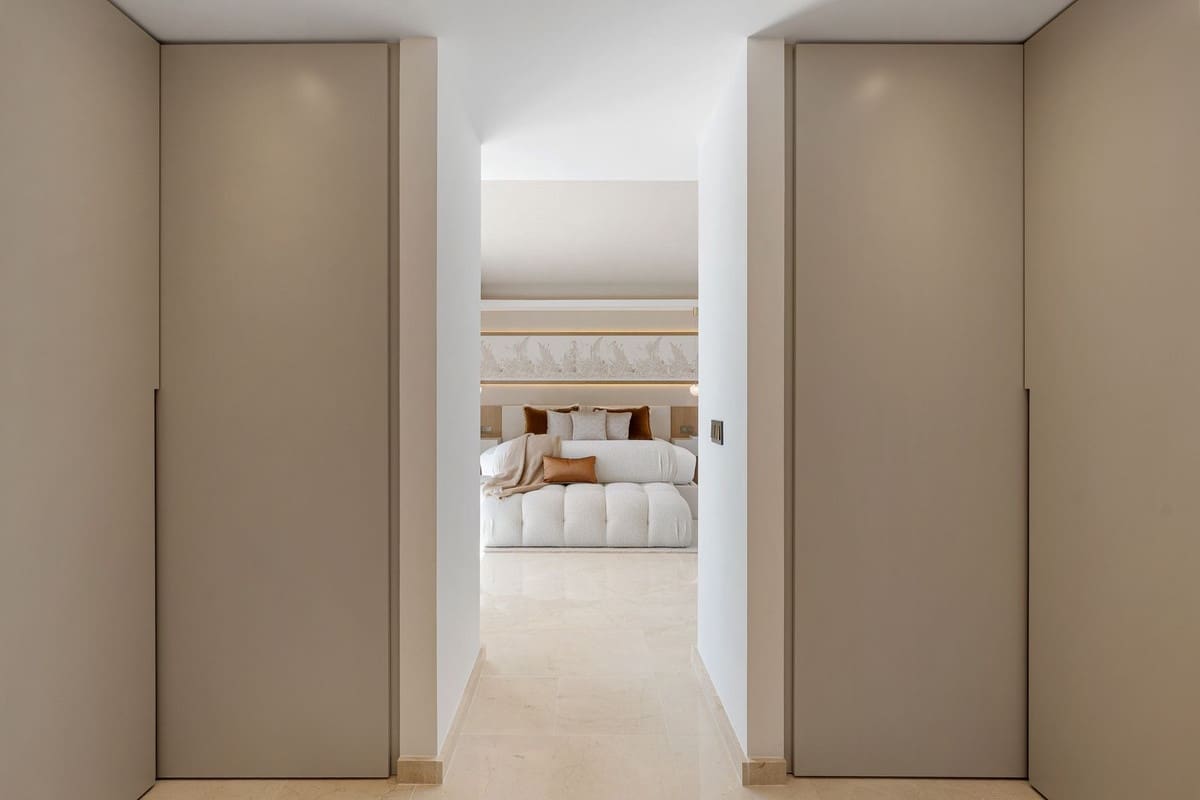 5 bedroom Villa for sale in Nueva Andalucia with pool garage - € 3,650,000 (Ref: 8891662)