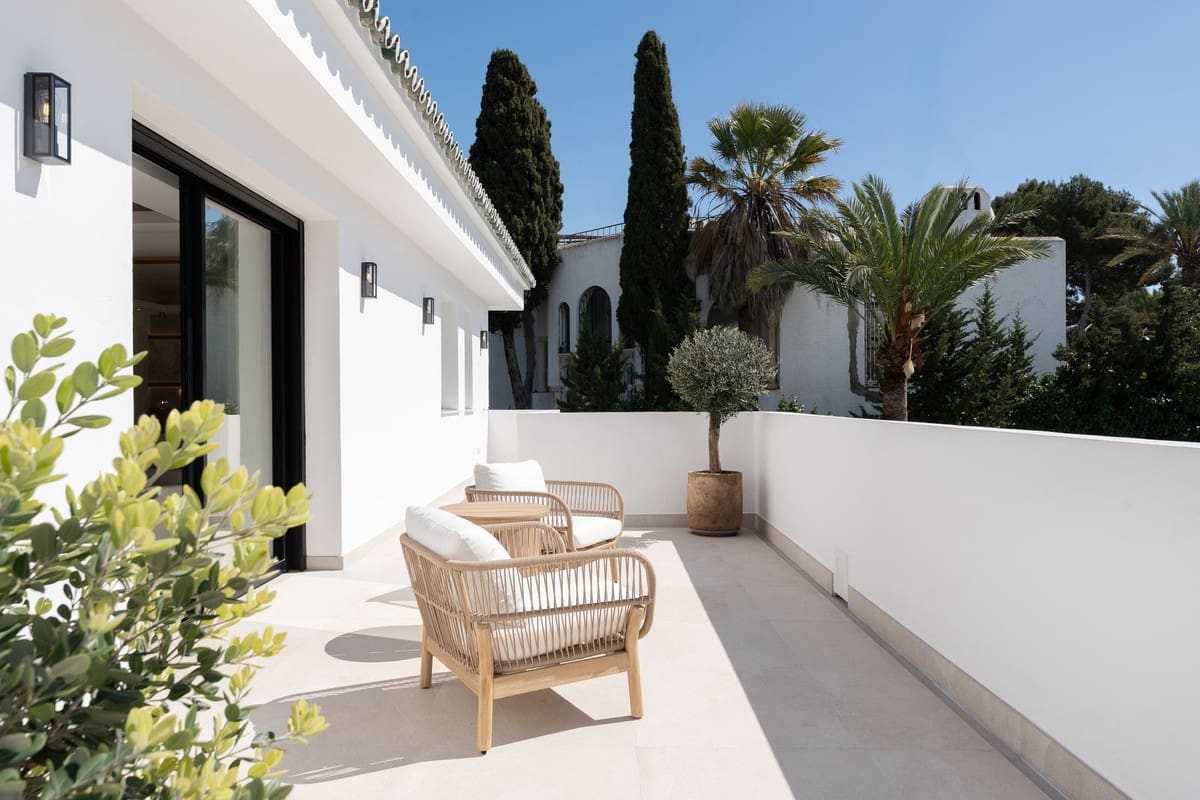 5 bedroom Villa for sale in Nueva Andalucia with pool garage - € 3,650,000 (Ref: 8891662)