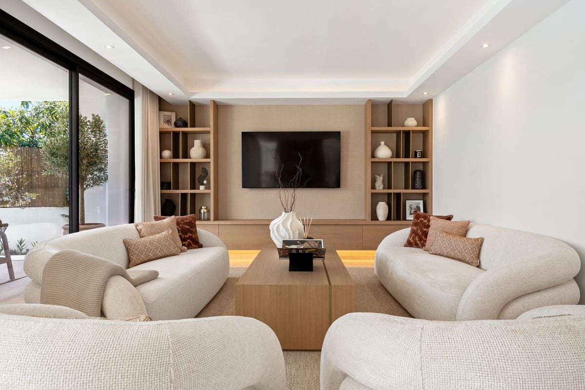 5 bedroom Villa for sale in Nueva Andalucia with pool garage - € 3,650,000 (Ref: 8891662)