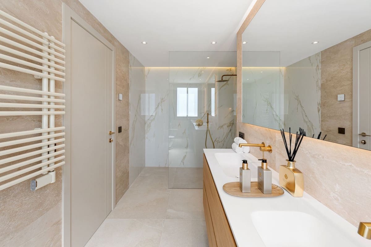 5 bedroom Villa for sale in Nueva Andalucia with pool garage - € 3,650,000 (Ref: 8891662)