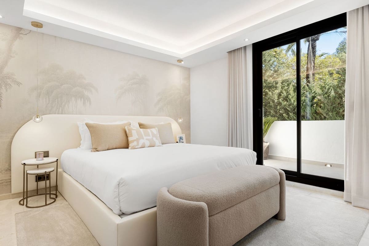 5 bedroom Villa for sale in Nueva Andalucia with pool garage - € 3,650,000 (Ref: 8891662)