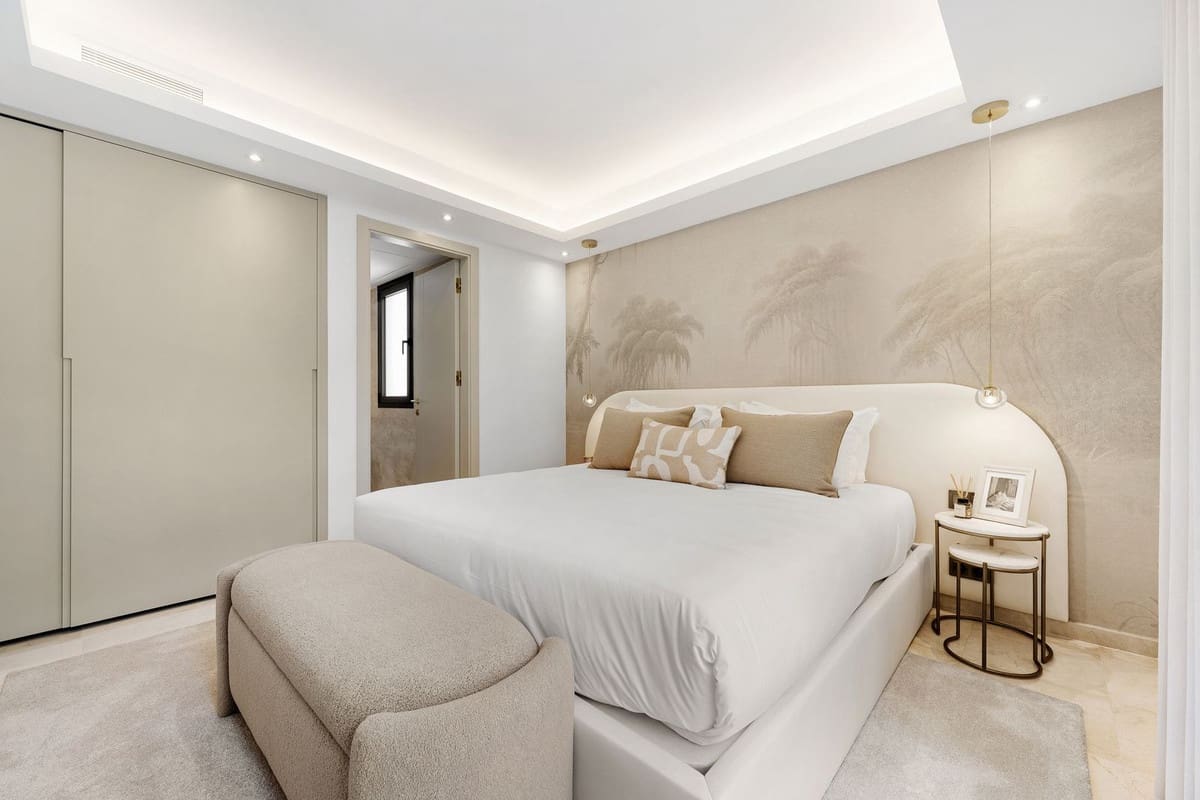 5 bedroom Villa for sale in Nueva Andalucia with pool garage - € 3,650,000 (Ref: 8891662)