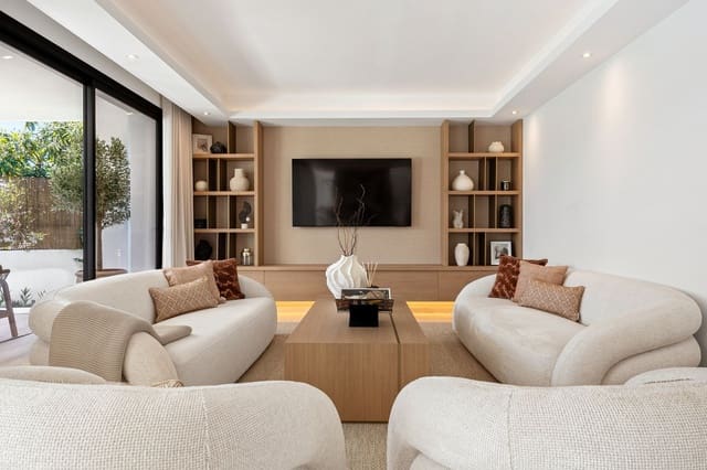 5 makuuhuone Huvila myytävänä paikassa Nueva Andalucia, Marbella mukana uima-altaan 
autotalli - 3 650 000 € (Ref: 8891662)