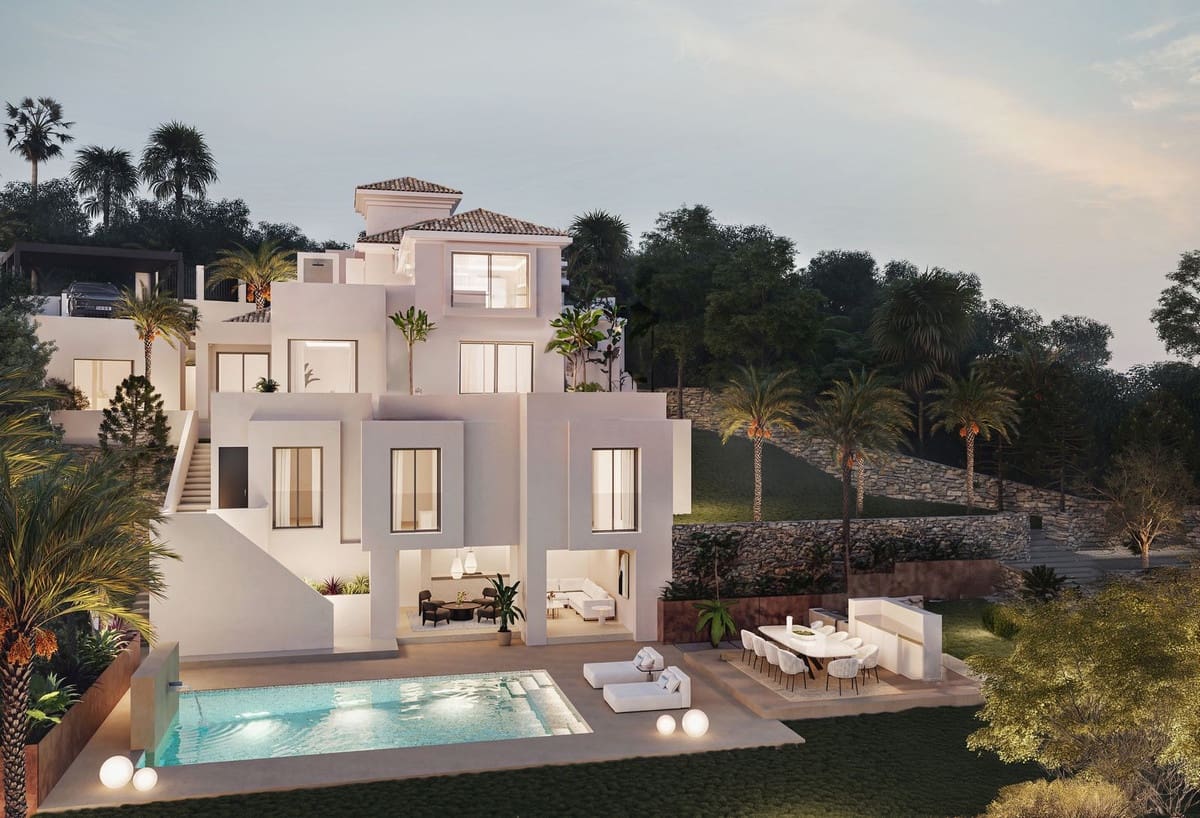 5 bedroom Villa for sale in Nueva Andalucia with pool - € 2,395,000 (Ref: 8910128)