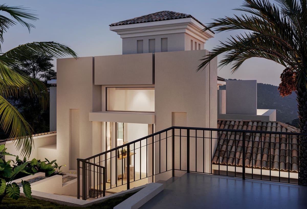 5 bedroom Villa for sale in Nueva Andalucia with pool - € 2,395,000 (Ref: 8910128)