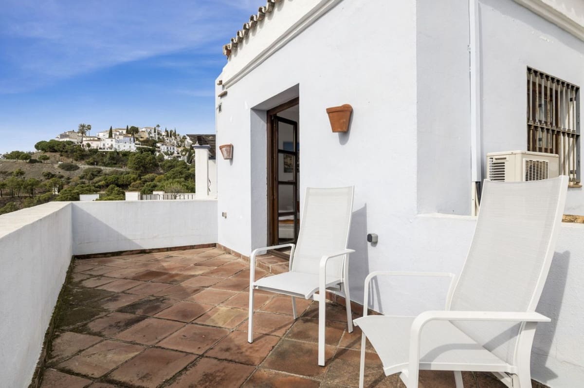 4 bedroom Villa for sale in Benahavis with pool garage - € 940,000 (Ref: 8927873)