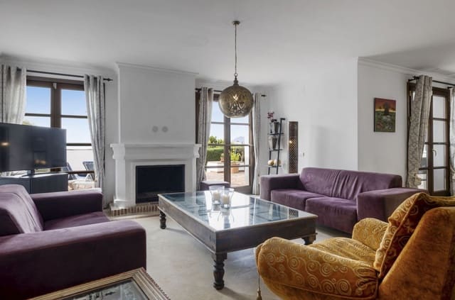 Chalet de 4 habitaciones en Benahavís en venta con piscina garaje - 940.000 € (Ref: 8927873)