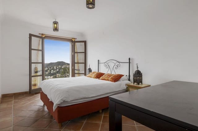 Chalet de 4 habitaciones en Benahavís en venta con piscina garaje - 940.000 € (Ref: 8927873)